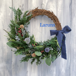 ボタニカルクリスマスリース ハーフムーンタイプ ネイビーリボンと薔薇