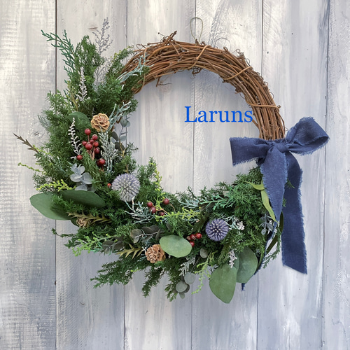 ボタニカルクリスマスリース ハーフムーンタイプ ネイビーリボンと薔薇