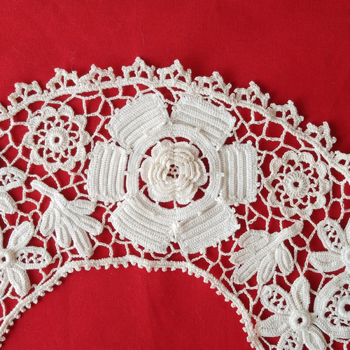 アイリッシュクロッシェレース編みの大きなバラのつけ襟 ベージュ lace