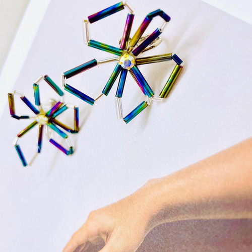 The outline of the petals- 竹ビーズ/花びら/ビーズ/ ピアス