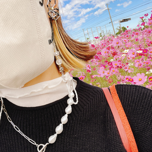 The outline of the petals- 竹ビーズ/花びら/ビーズ/ ピアス