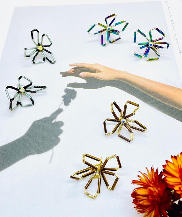 The outline of the petals- 竹ビーズ/花びら/ビーズ/ ピアス