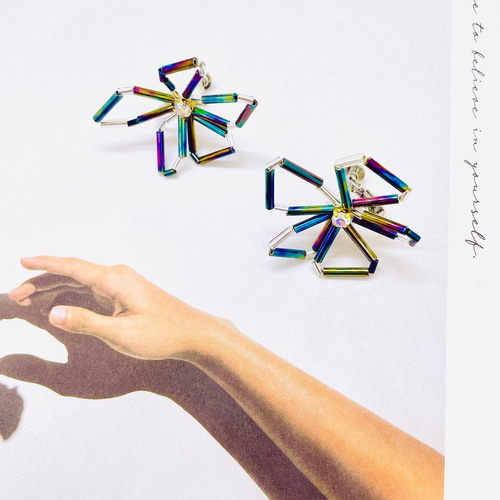 The outline of the petals- 竹ビーズ/花びら/ビーズ/ ピアス