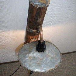 レトロな電柱とランプ 4枚目の画像