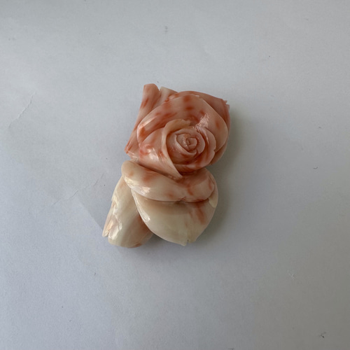 訳あり特価品⭐️珊瑚彫り帯留『薔薇』R41028Y1 帯留め 宝石珊瑚製造