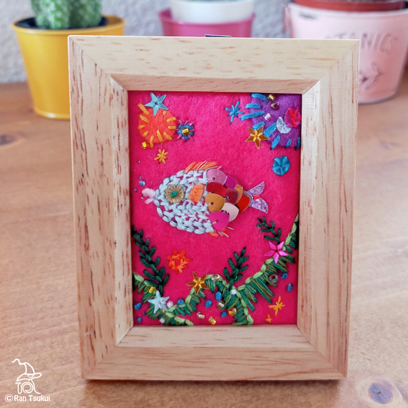 お魚刺繍ミニ額｡ 