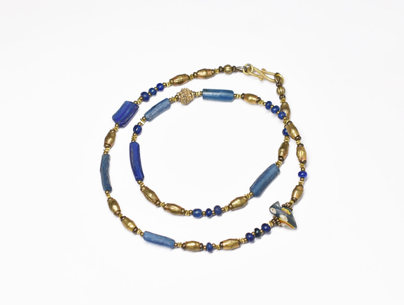 小鳥和羅馬玻璃，非洲黃銅，藍色古董珠項鍊 第4張的照片