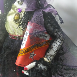 『ロッドを持ったキラ魔女さん』魔女人形　グリモア　魔導書　バットロッド 　ハロウィン　創作人形　プレゼント　オシャレ 9枚目の画像