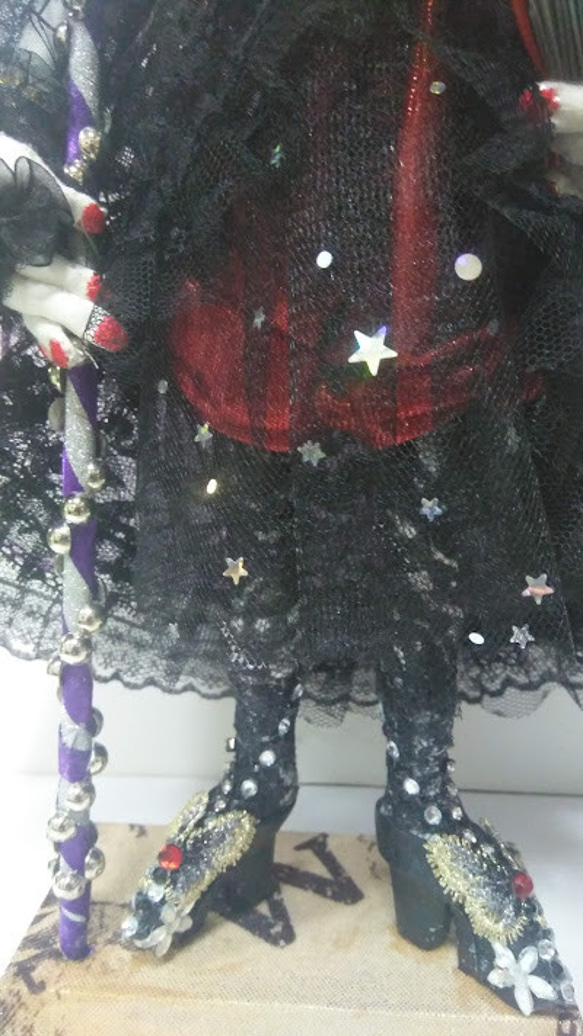 『ロッドを持ったキラ魔女さん』魔女人形　グリモア　魔導書　バットロッド 　ハロウィン　創作人形　プレゼント　オシャレ 11枚目の画像