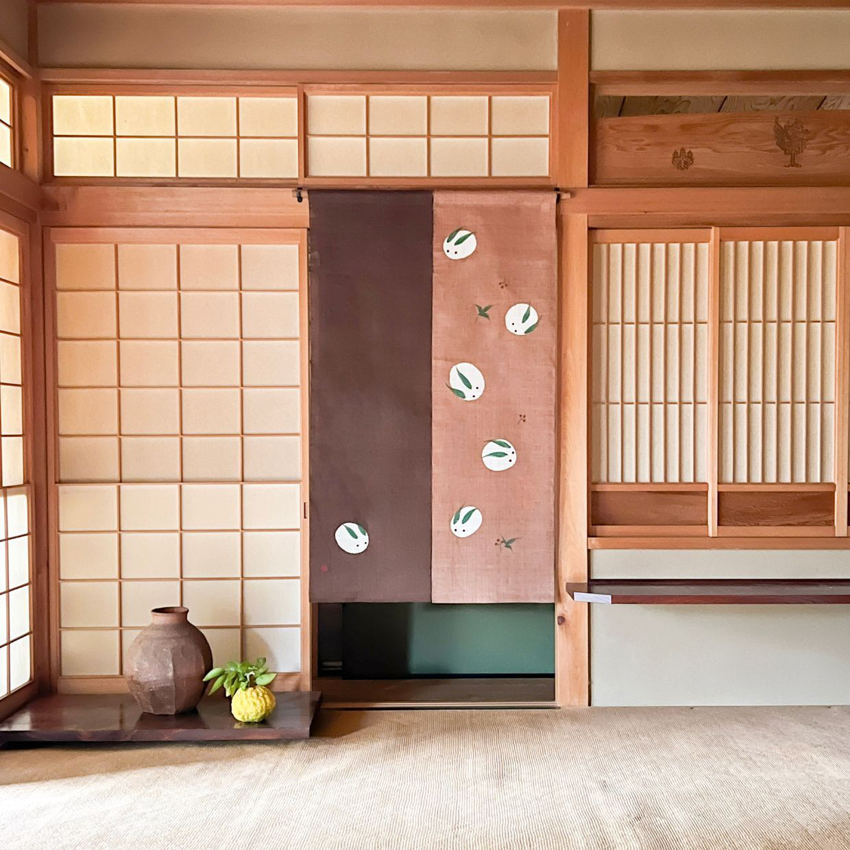 2023年干支　招福　本麻柿渋染め暖簾（のれん）【雪うさぎ】　手染め　柿渋染め　草木染め　間仕切り