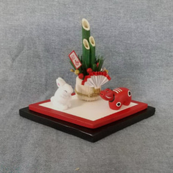 赤べこ と うさぎ の お正月飾り         ミニチュア 2枚目の画像