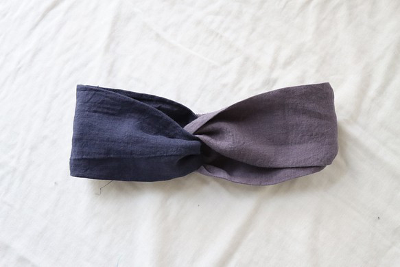 秋冬色くすみカラーのベルギーリネンヘアバンド／リネンツイストクロスターバン／グレーパープル×ネイビーのバイカラー 2枚目の画像