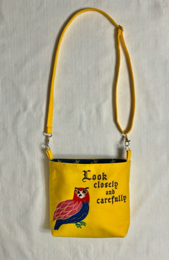 カラフルフクロウ刺繍のイエローショルダーバッグ 1枚目の画像