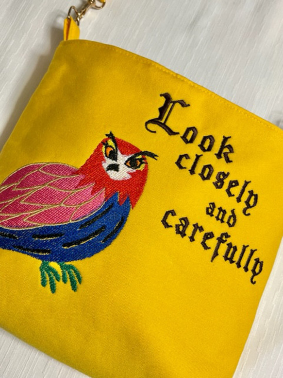 カラフルフクロウ刺繍のイエローショルダーバッグ 2枚目の画像