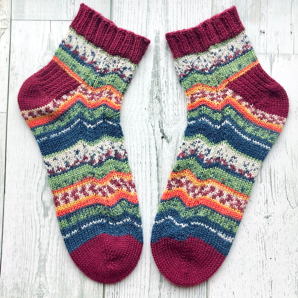 あったかい　オパール毛糸の手編み靴下・ギザギザ模様 1枚目の画像