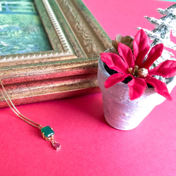 クラシカルなグリーンオニキスと小さなルビーのクリスマスカラーネックレス 2枚目の画像