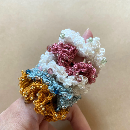 小さなレース編みの ビーズシュシュ お子さまにも 【ミニちび】1コ