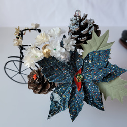 布花（正絹）　お好きにアレンジメントできる卓上クリスマス飾り　ポインセチア ＆ 自転車 2枚目の画像