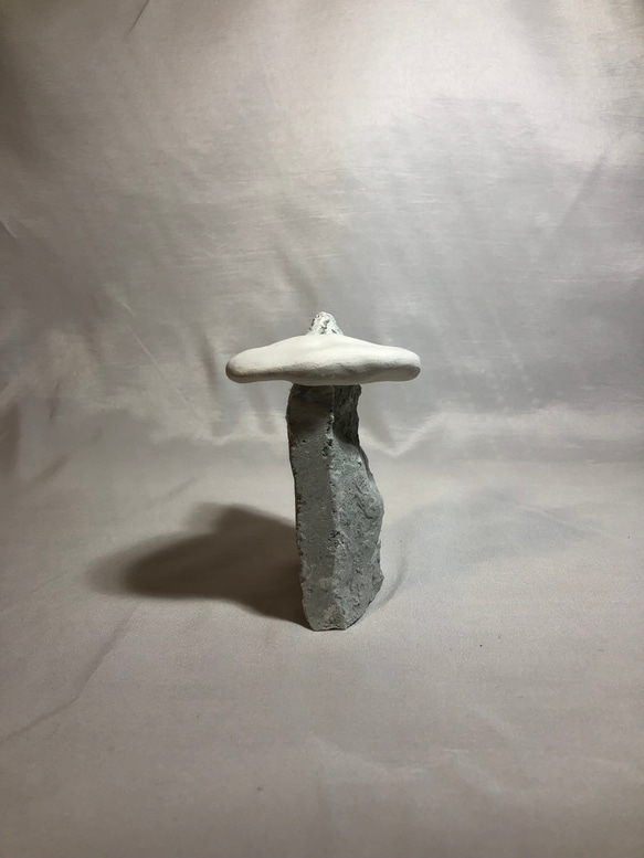 【笏谷石×粘土】stone objet《アクセサリー置き》《オブジェ》 5枚目の画像