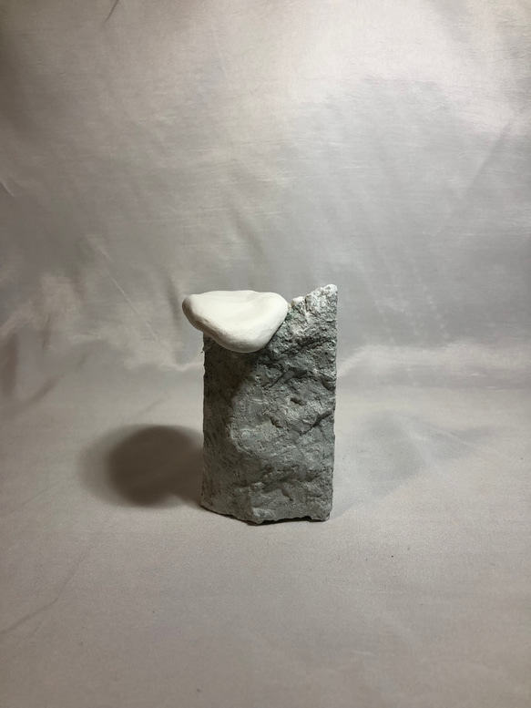 【笏谷石×粘土】stone objet《アクセサリー置き》《オブジェ》 2枚目の画像