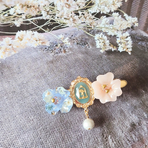 お花と額縁モチーフのアンティーク風コットンパールヘアクリップ(湖畔 