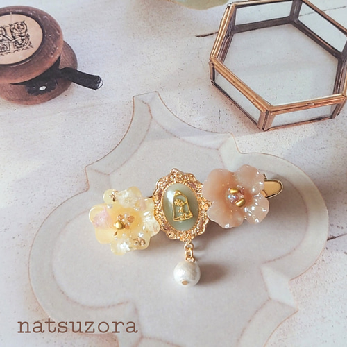 お花と額縁モチーフのアンティーク風コットンパールヘアクリップ 