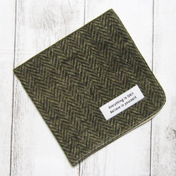 大人のガーゼハンカチ☆渋色ヘリンボーンプリント（秋色）（24㎝×24㎝） 2枚目の画像