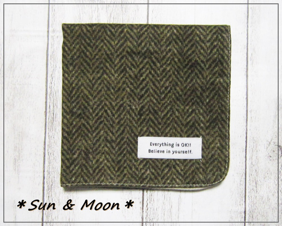 大人のガーゼハンカチ☆渋色ヘリンボーンプリント（秋色）（24㎝×24㎝） 1枚目の画像