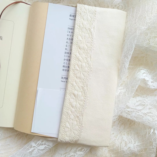 マーガレット刺繍のブックカバー【リボン刺繍】 ブックカバー 菫子物語