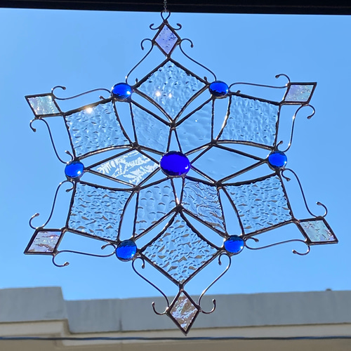 現品限り ステンドグラス うさぎと雪の結晶 モチーフのパネル 現品限り