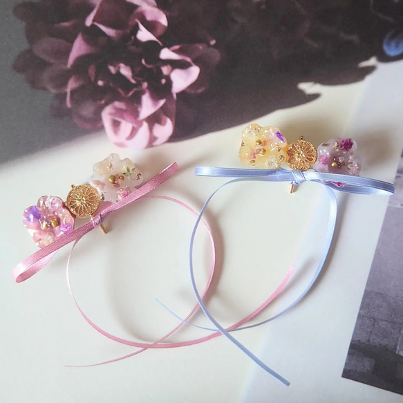 お花とひらひらリボンのアンティーク風ポニーフック(ペールブルー) 2枚目の画像