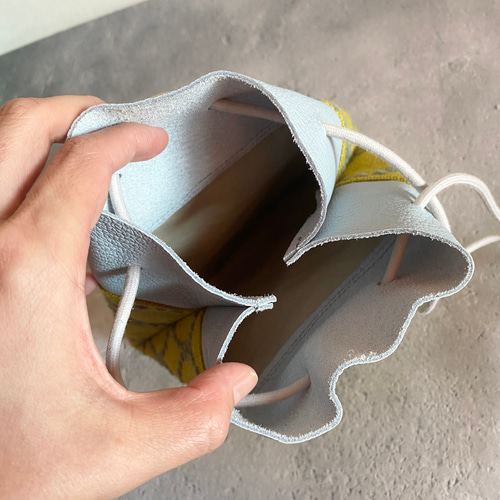 ミナペルホネン タンバリン エアリーポシェット ハンドメイド ミナペルホネン エアリーポシェット タンバリン ネイビー