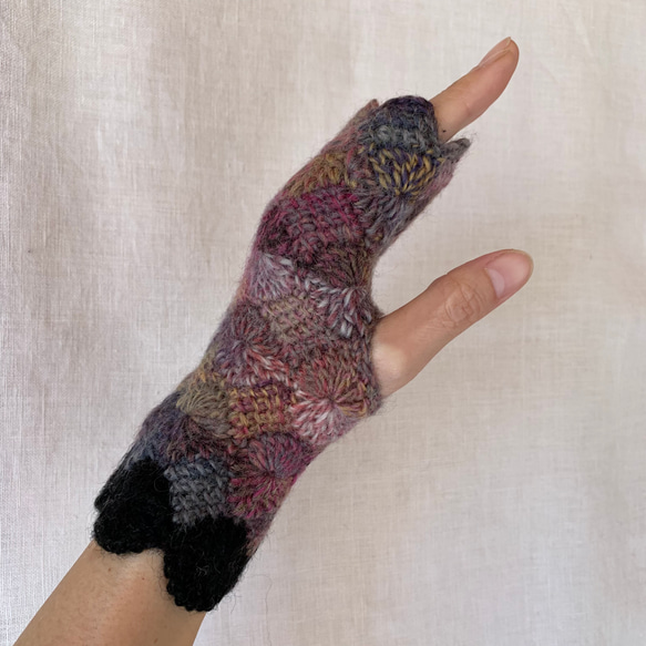 手編みニット手袋　指なし　ハンドウォーマー　アームウォーマー　フォレスト　ブラックスカラップ　女性用 3枚目の画像
