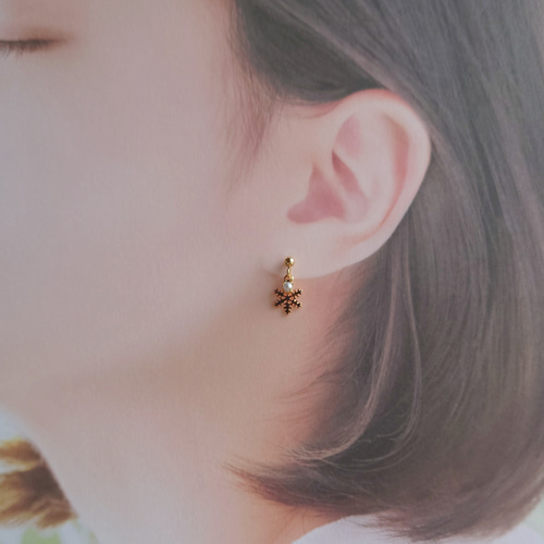雪の結晶 ＆ パール 期間限定 シンプル ピアス イヤリング 小ぶり 雪