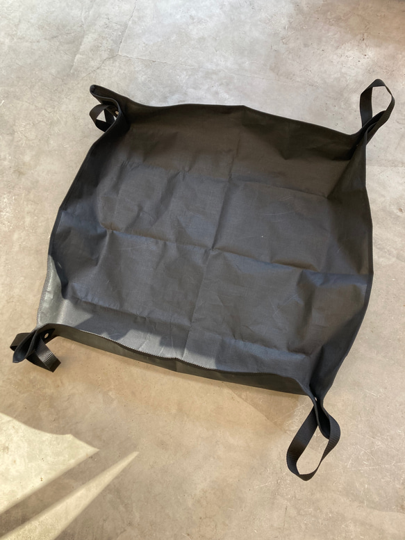折りたたみガーデニングトレイ　バッグ付き　防水　日本製 4枚目の画像