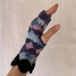 手編みニット手袋　指なし　ハンドウォーマー　アームウォーマー　ターコイズライトブルー　ブラックスカラップ　女性用 3枚目の画像