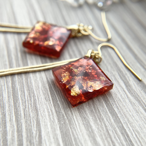 秋色スクエアのピアス／イヤリング ピアス（フック・チェーン） 福まる