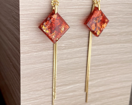 秋色スクエアのピアス／イヤリング ピアス（フック・チェーン） 福まる