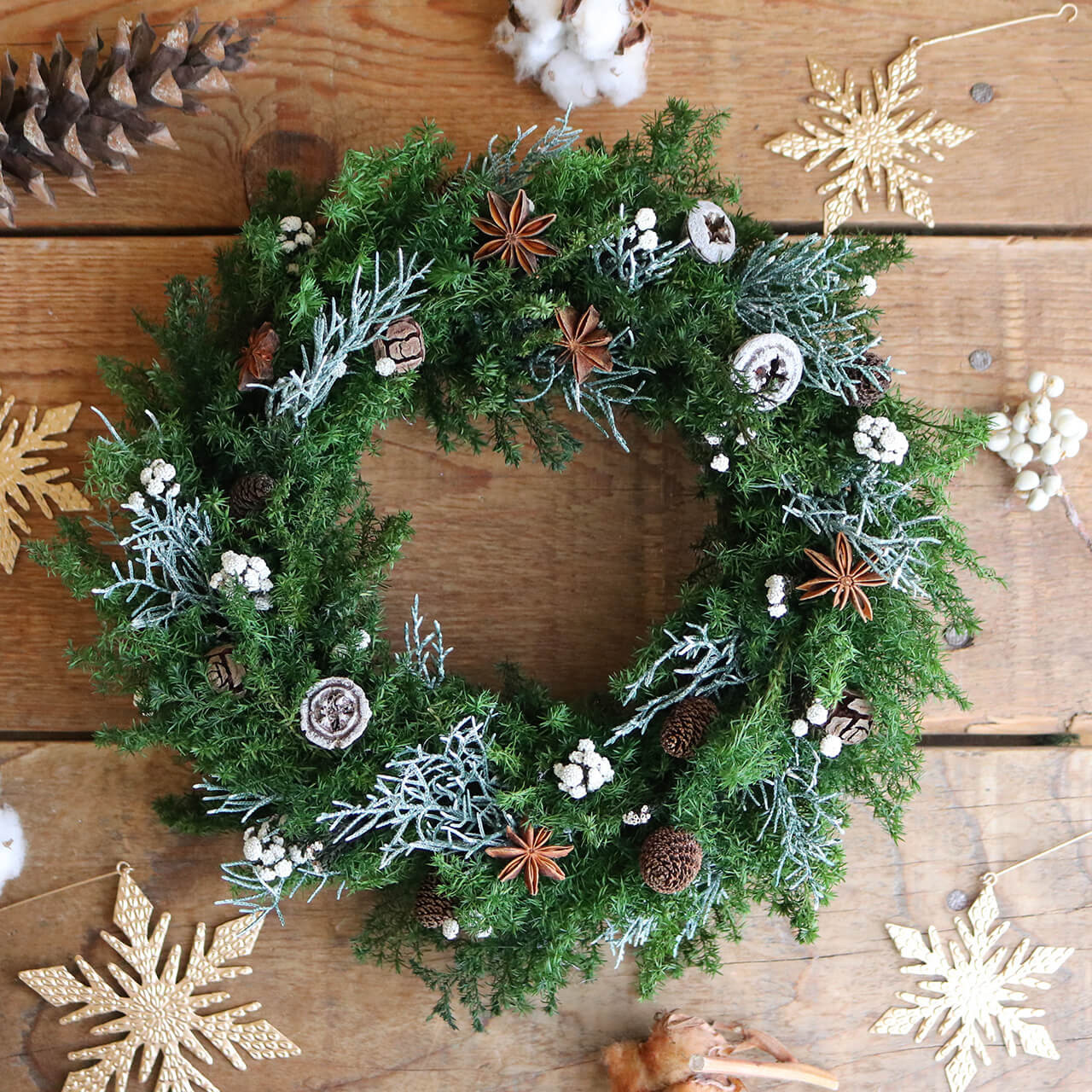 スターアニスと木の実の針葉樹リース ◆ プリザーブドフラワー クリスマスリース 冬 リース ギフト クリスマス飾り