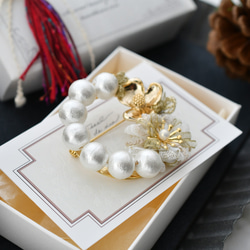 珍珠和小花花環胸針/古白色 第5張的照片
