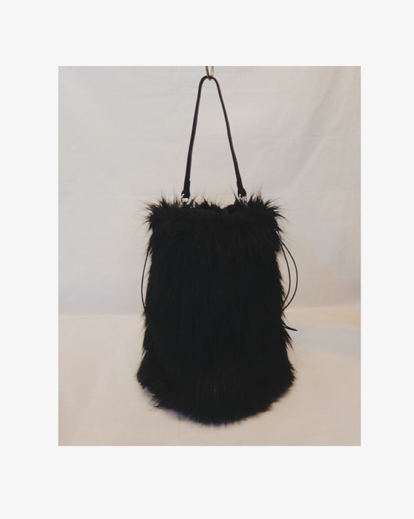 Eco fur drawstring bag   long hair 2枚目の画像