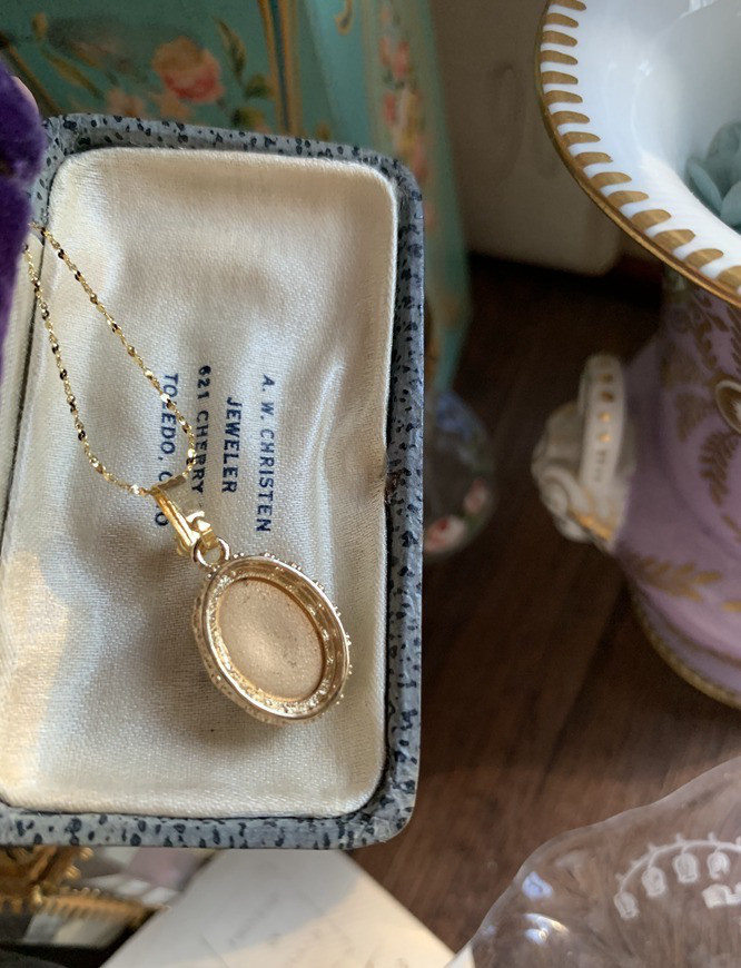 ロンドンブルー ウエスタン アンティーク オールド グレーズド レトロ ガラスストーンネックレス アート 青