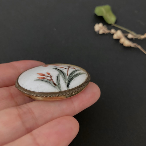 【希少!】西ドイツ製 ヴィンテージ 花柄 陶器ブローチ ゴールド ブロカント ドイツ・レトロ雑貨・ブロカント・アンティーク調・ブローチ・花