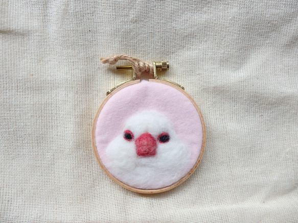 羊毛フェルト　鳥さんの顔壁掛け 2枚目の画像