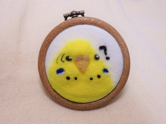 羊毛フェルト　鳥さんの顔壁掛け 1枚目の画像