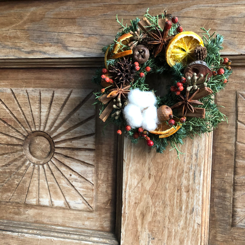 オレンジとスパイスのフレッシュグリーンクリスマスリース オレンジとスパイスのフレッシュグリーンクリスマスリース