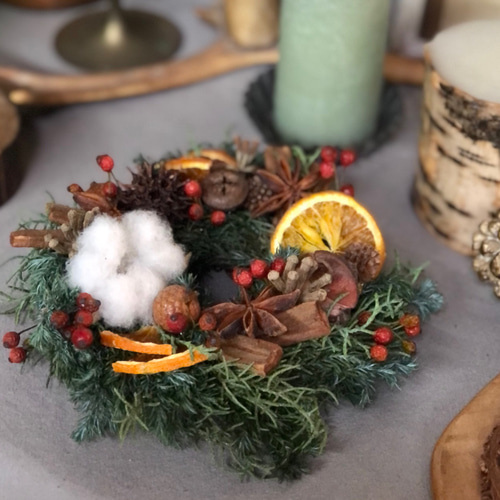 オレンジとスパイスのフレッシュグリーンクリスマスリース