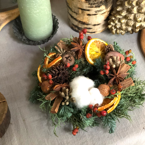 オレンジとスパイスのフレッシュグリーンクリスマスリース オレンジとスパイスのフレッシュグリーンクリスマスリース