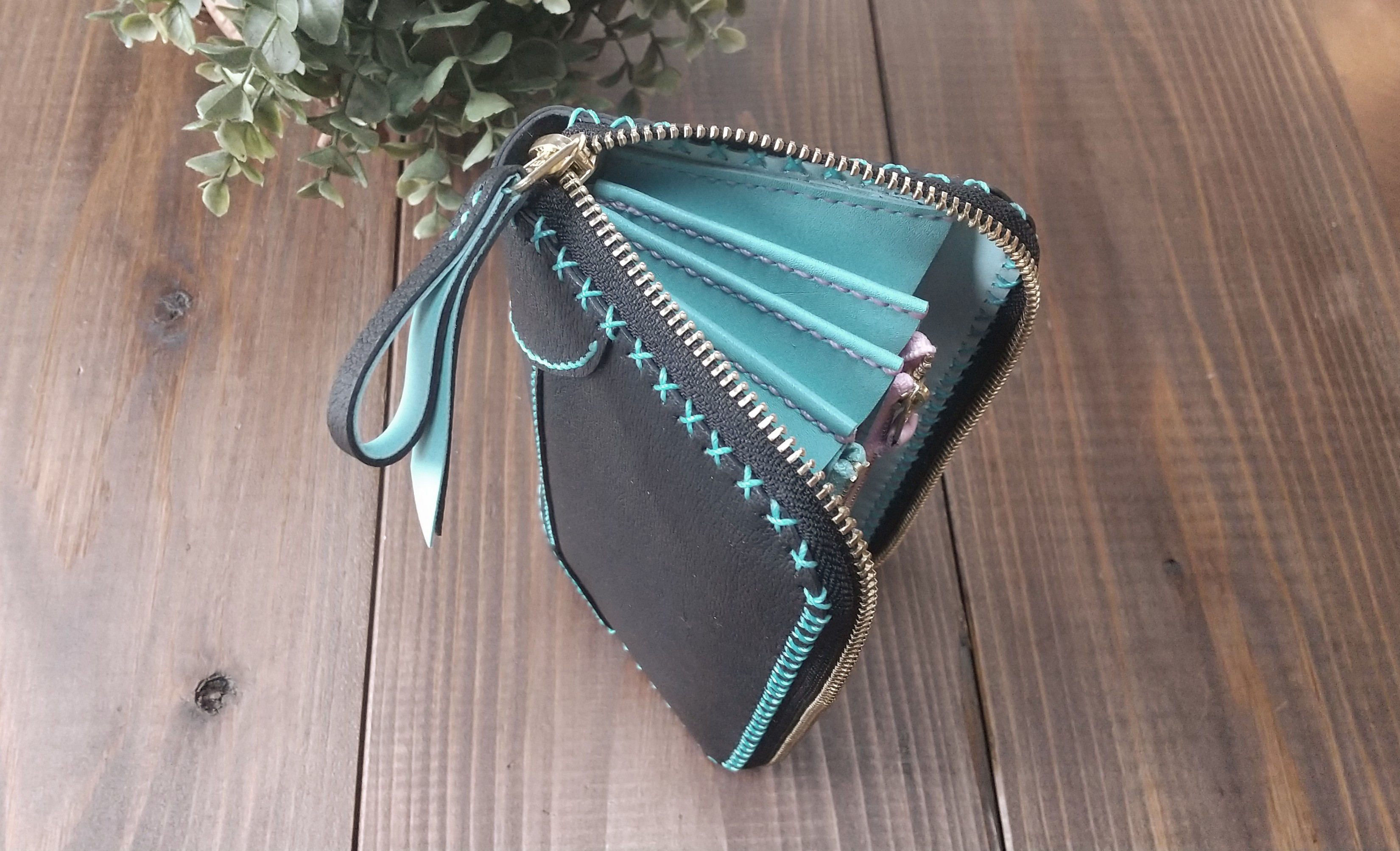 ダブルファスナーの長財布（ミッドナイトミント）