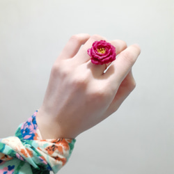 Blue/ Fuchsia Peony Ring 第1張的照片